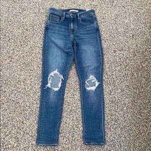 Levi’s 721 High Rise Skinny Jean